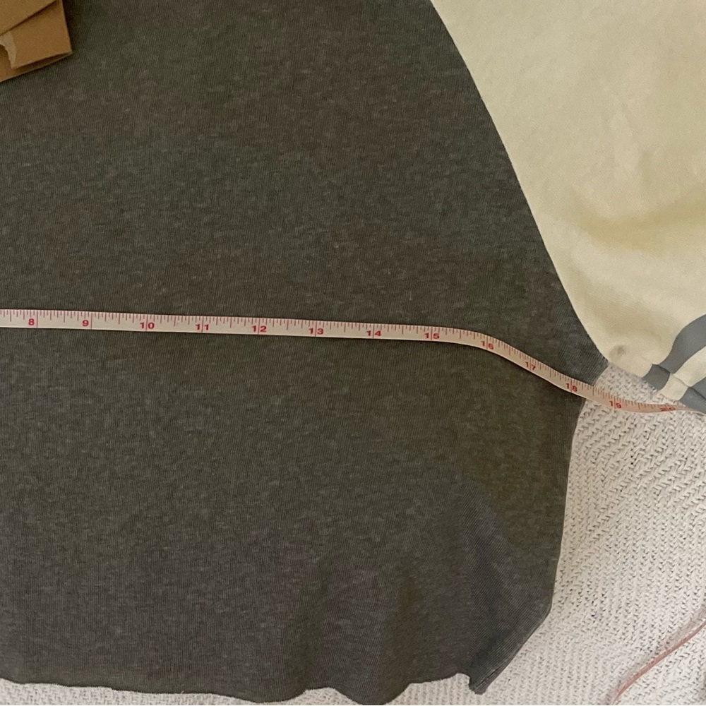 POL Women's Long Sleeve Gray and Cream Shirt Size Small Lint Mark on the Back - Picture 11 of 14